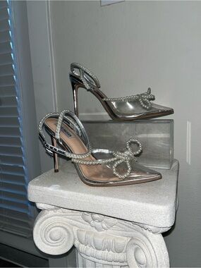 Steve Madden viable Silver Pointed-Toe Slingback Heels with Pearl Bow